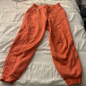 Lululemon scuba joggers! Great condition- size 4